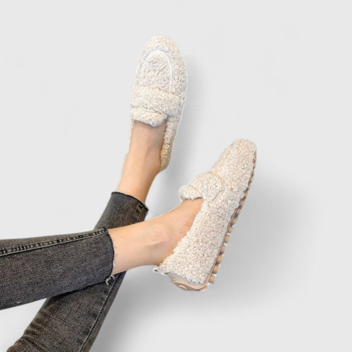 Olivia - Warm slip-ons with an elegant design