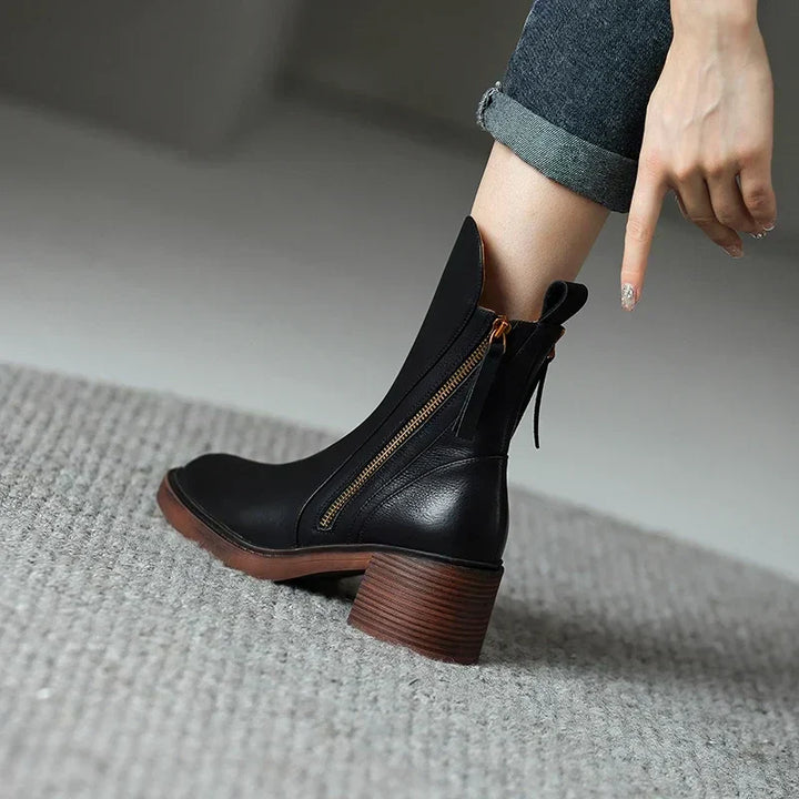 Danielle - Elegant Boots with Zip Fastening