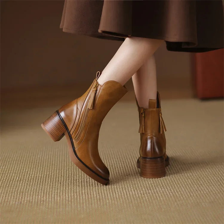 Danielle - Elegant Boots with Zip Fastening